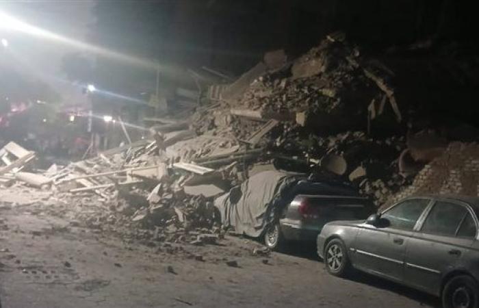 النيابة العامة والمعمل الجنايي يعاين عقار باب الشعرية المنهار