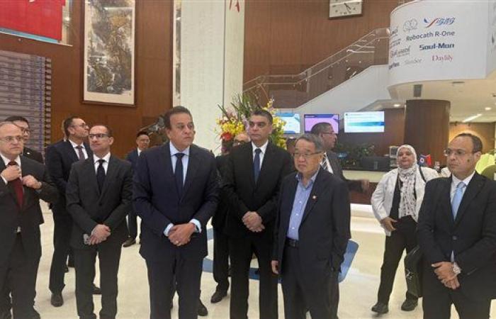 وزير الصحة يبحث مع مسئولي "ميدبوت التعاون في تطوير التكنولوجيا الطبية والجراحة الروبوتية