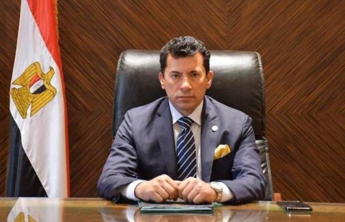 وزير الشباب والرياضة يهنئ المنتخب المصرى للكرة الطائرة للشباب بعد فوزه ببطولة أفريقيا والتأهل لبطولة العالم
