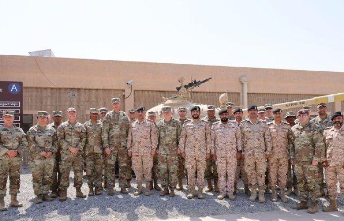 قيادة القوة البرية الكويتية والقوات البرية الأمريكية الوسطى تعقدان اجتماعا تدريبيا لتعزيز التعاون العسكري