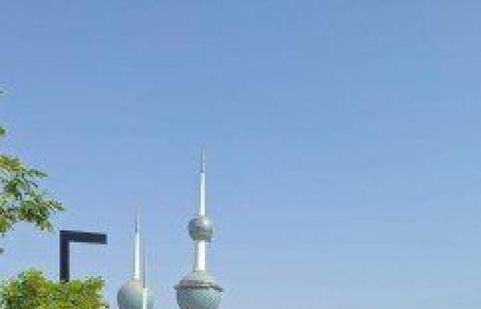 فريق الغوص الكويتي ينظف ساحل (ابراج الكويت) بمناسبة (يوم التنظيف العالمي)