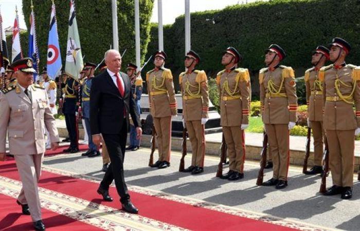 وزير الدفاع يلتقي نظيره البوسني لبحث تعزيز التعاون العسكري وتبادل الخبرات