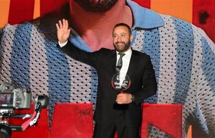 السقا يفوز بجائزة أفضل ممثل سينما عن فيلم أحمد وأحمد