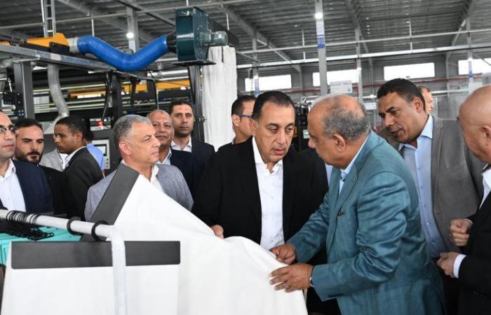 رئيس الوزراء يفتتح مصنع "هنجشينج" الصيني لتكنولوجيا المنسوجات باستثمارات قيمتها 70 مليون دولار