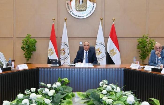 عقد اجتماع الجمعية العامة العادية للشركة القابضة للري والصرف برئاسة الوزير