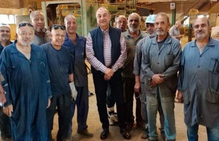 وزير قطاع الأعمال يتفقد شركتي "النصر للمواسير" و"سيجوارت" ويتابع سير العمليات الإنتاجية
