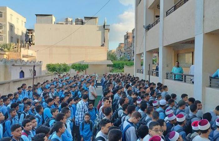بالزي الأزهري والعمة.. معاهد البحيرة تستقبل طلابها في العام الدراسي الجديد