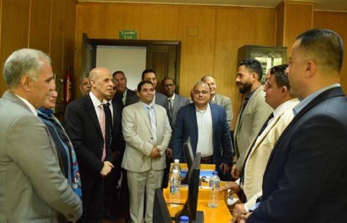 رئيس جامعة بني سويف يتابع البرنامج التدريبي لمُقَيمِيّ جائزة مصر للتميز الحكومي