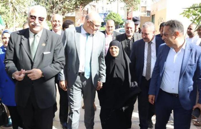 محافظ القليوبية يشارك في طابور الصباح ويتفقد عدداً من المدارس ببنها