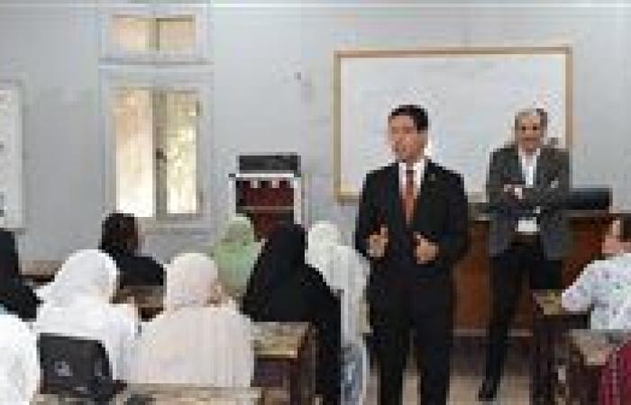 رئيس جامعة بنها يتفقد الدراسة بكليتي الآداب