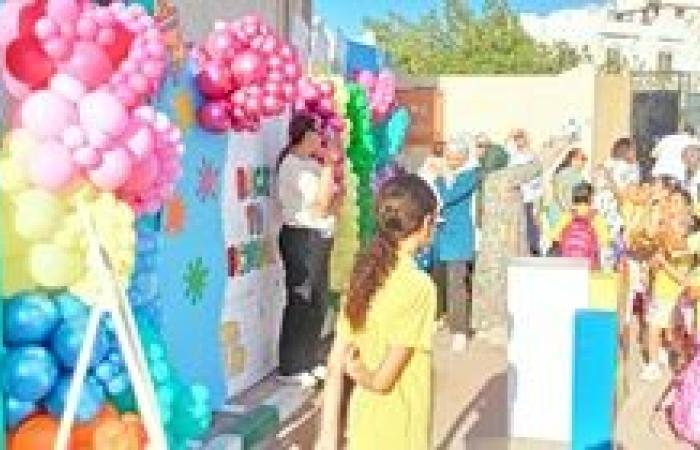 انتظام الدراسة بجنوب سيناء.. تسليم الكتب دون ربط بالمصروفات وأجواء احتفالية بالمدارس