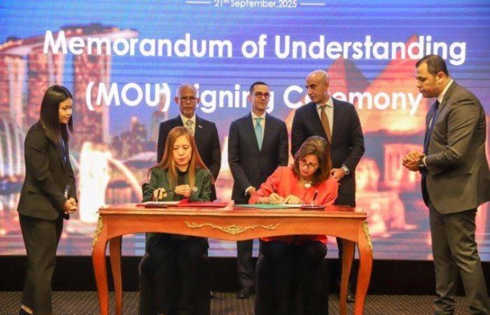 توقيع مذكرتي تفاهم بين «الوطنية للتدريب» و«مؤسسات سنغافورية»