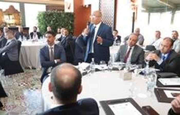 وزير العمل يلقى كلمة في "مائدة مستديرة "عن "التوظيف العادل"