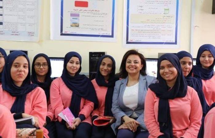 نائب محافظ البحر الأحمر تتفقد مدارس الغردقة في أول أيام العام الدراسي