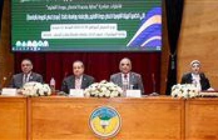 رئيس جامعة طنطا يلتقي الطلاب وأولياء الأمور ويستمع لآرائهم