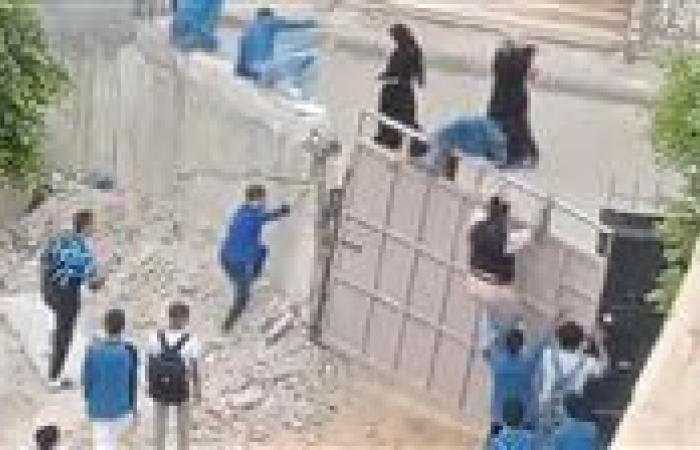 التعليم لتحيا مصر عن فيديو هروب الطلبة من على سور المدرسة فى أول يوم دراسي: قديم من سنتين فاتوا