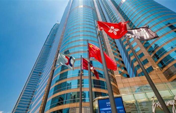 أكبر طرح عام في العالم مهدد بالتأجيل بسبب إعصار "راجاسا"