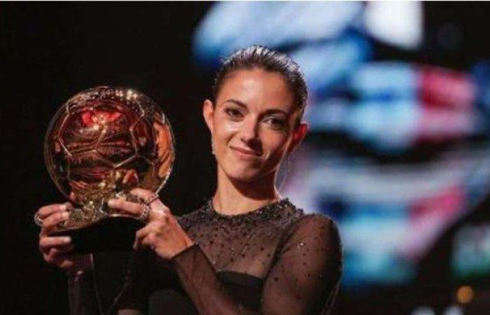 للمرة الثالثة على التوالي.. نجمة برشلونة تفوز بجائرة أفضل لاعبة