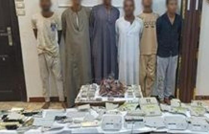 ضبط  المتهمين بسرقه صناديق توزيع كهرباء الإشارات في قنا