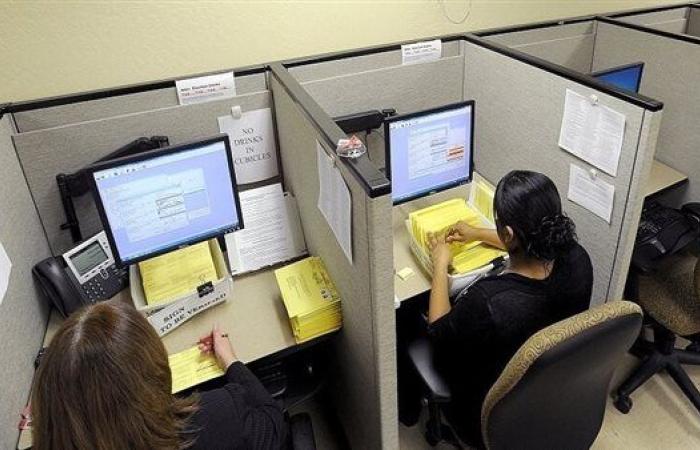 طبيبة تكشف حيل بسيطة لتحريك الجسم وزيادة حرق السعرات أثناء العمل المكتبي