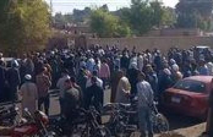 سقط وسط طلابه.. تشييع جثمان مدير مدرسة توفي بأزمة قلبية خلال عمله بقنا