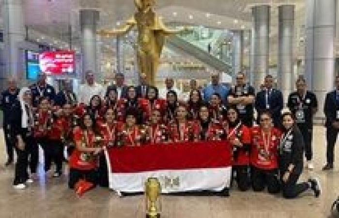استقبال حافل لمنتخب ناشئات اليد 2008 بعد التتويج ببطولة إفريقيا