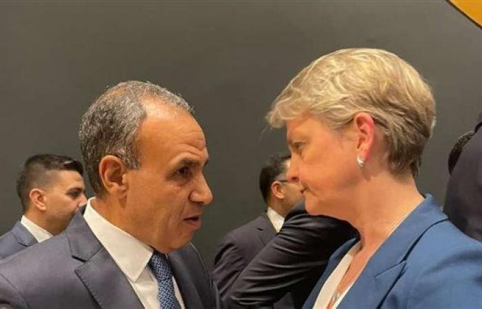 وزير الخارجية يبحث مع نظيرته البريطانية تعزيز العلاقات الثنائية بين البلدين