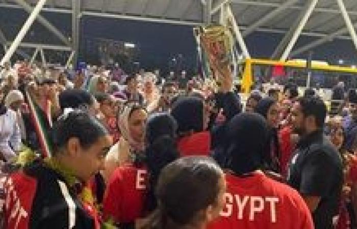 استقبال حافل لمنتخب ناشئات اليد 2008 بعد التتويج ببطولة إفريقيا