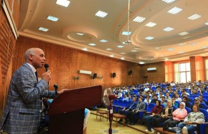 القٍن يُرَحب بالطلاب الجدد باللقاء التعريفي بجامعة كفرالشيخ الاهليه