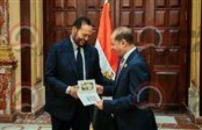 النائب محمد حلاوة يتسلم كارنيه عضوية مجلس الشيوخ 2025