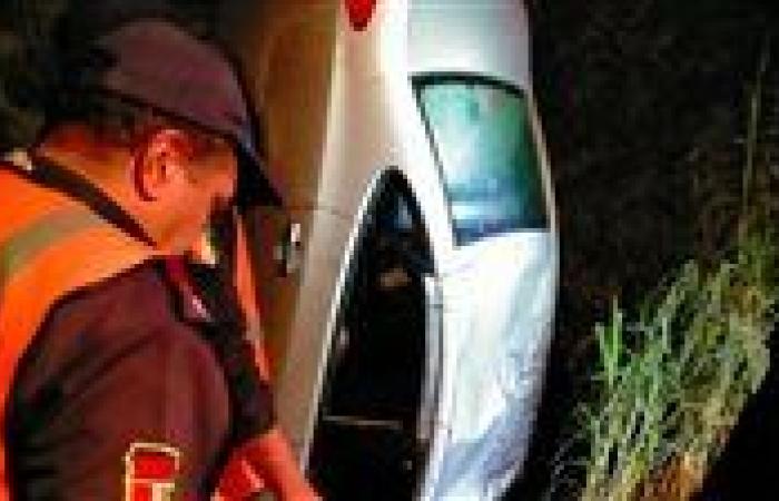 مصرع زوجين وإصابة ابنهما في انقلاب سيارة بترعة بالبحيرة