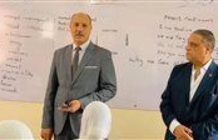 رسائل وكيل «التعليم» بالإسكندرية لمعلمي وطالبات مدرسة ثانوية