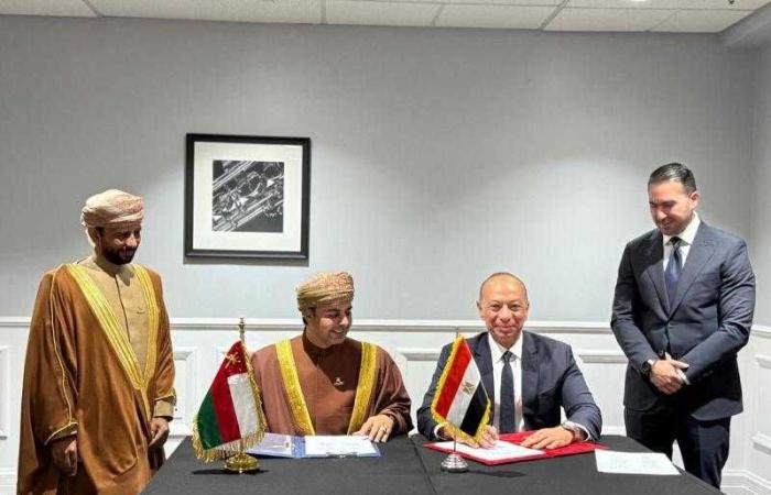 مصر وسلطنة عُمان توقعان مذكرة تفاهم لتعزيز التعاون في مجال الطيران المدنى