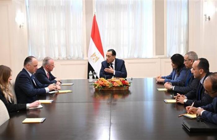 رئيس الوزراء يلتقي رئيس شركة "بوينج" العالمية.. صور