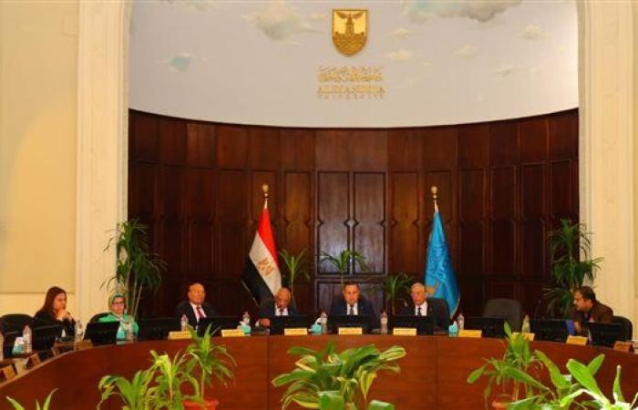 رئيس جامعة الإسكندرية يوجه بتهيئة بيئة جامعية متكاملة وتعزيز الأنشطة الطلابية