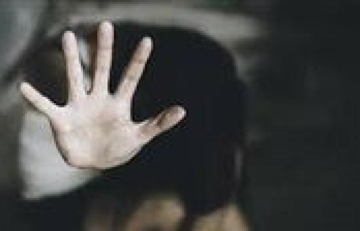 «هجيبلك موبايل وخاتم».. مدير مدرسة يتحرش بطالبة ثانوي داخل «المصلية»