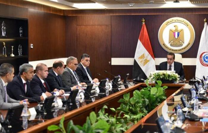 وزير الصحة يترأس اجتماعًا لمراجعة مخزون الأدوية والمستلزمات الطبية بمخازن الوزارة