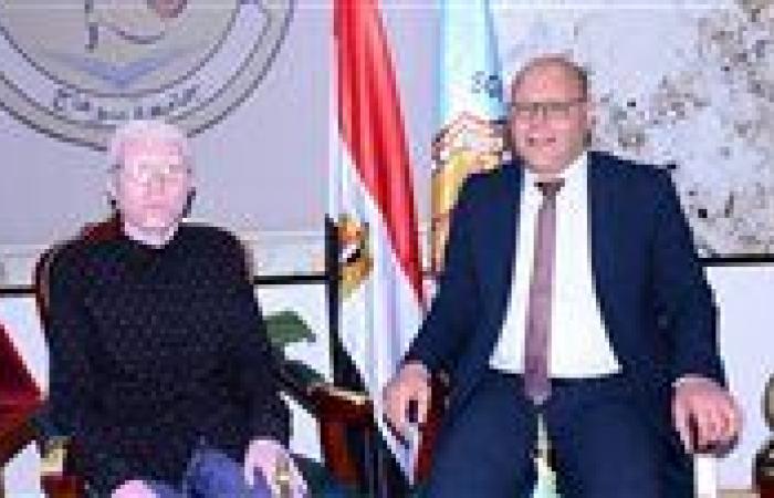 الطالب يوسف خلف يتسلم عمله كمعيد بجامعة سوهاج.. وشكر لوزيري الصحة والتعليم العالي