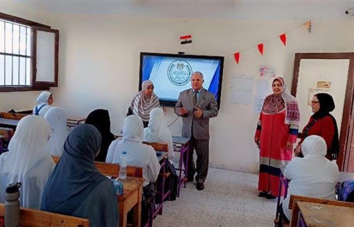 وكيل "تعليم الفيوم" يتابع انتظام الدراسة بمدارس شرق وغرب التعليمية