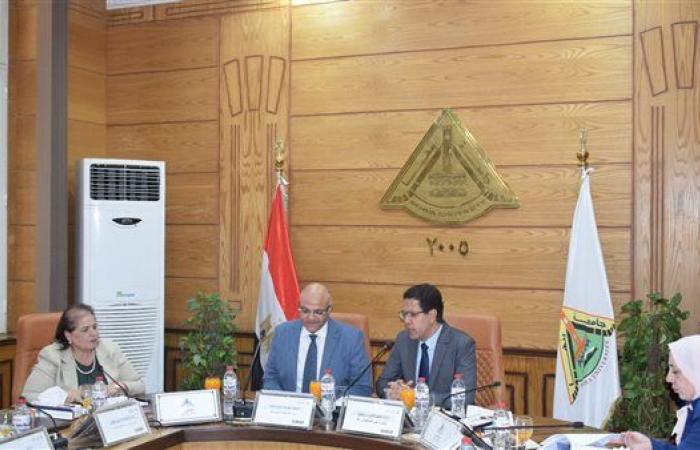 بحضور محافظ القليوبية.. "الجيزاوي" يترأس اجتماع مجلس جامعة بنها