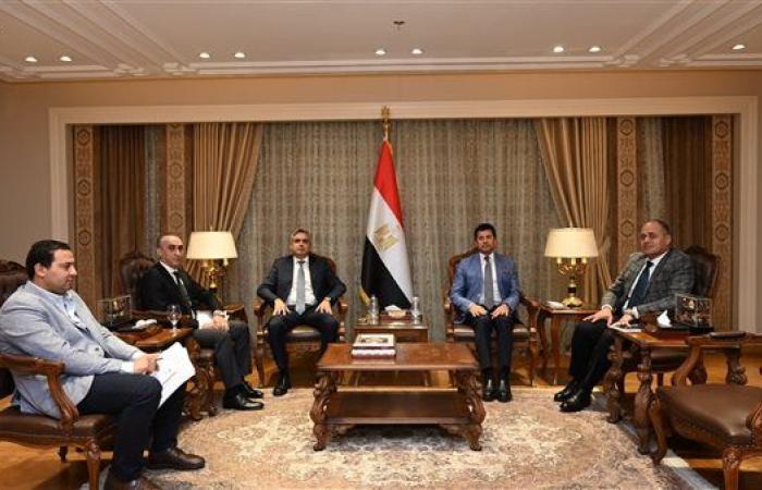 وزير الرياضة يبحث مع رئيس اتحاد الفروسية استضافة الفعاليات الدولية وبرامج التطوير