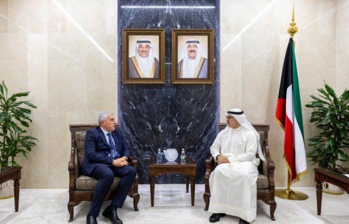 الكويت.. نائب وزير الخارجية يستقبل السفير اللبناني لدى البلاد