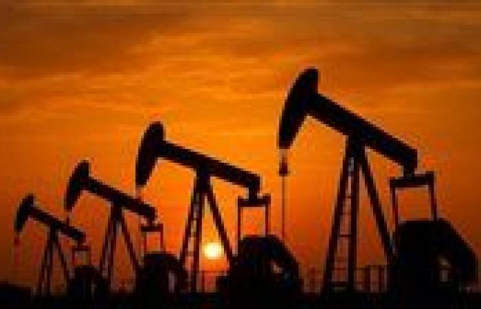 لغز جديد يربك أسواق الطاقة عالميًا.. ماذا يحدث لأسعار النفط؟