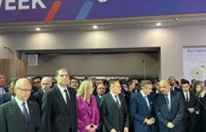 وزير الكهرباء يتابع من موسكو مراسم نقل قلب المفاعل النووي إلى مصر