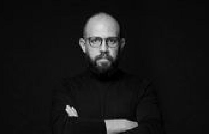 أحمد حافظ يخطو نحو مرحلة جديدة مع STORY STUDIO بعد عشرين عامًا من الخبرة المتنوعة محليًا ودوليًا
