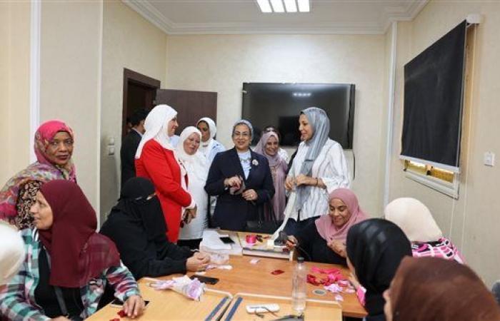 المستشارة أمل عمار تلتقى مقررة وعضوات وأعضاء فرع المجلس بالمحافظة