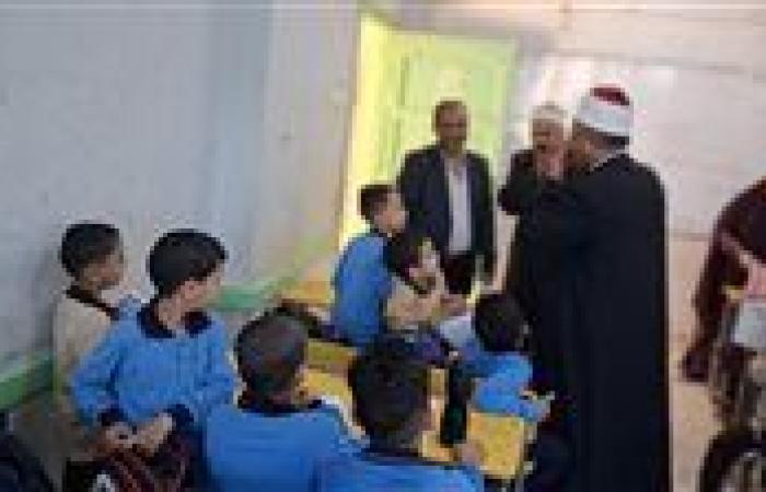 الإسماعيلية الأزهرية: رئيس الإدارة المركزية يتفقد مجمع أبو راجح ويشيد بانضباط العملية التعليمية