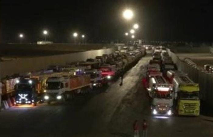 شاحنات إغاثية ضخمة تتوجه من مصر إلى قطاع غزة