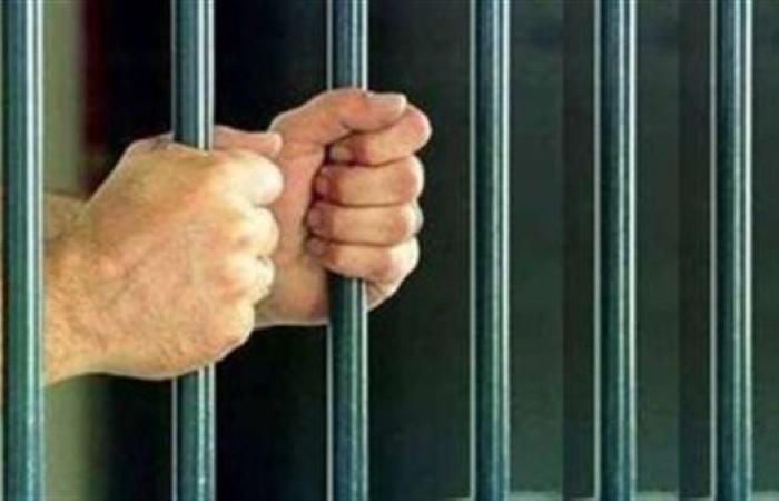 القبض على ولي أمر اعتدى على معلم في مدرسة بالمحلة.. السبب التختة