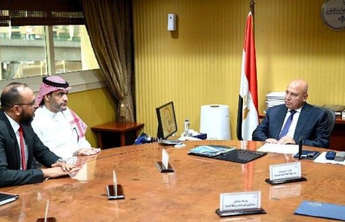 استثمارات 2 مليار جنيه.. وزير الصناعة يبحث مع «كنان» السعودية إنشاء مجمع صناعي متكامل بمصر